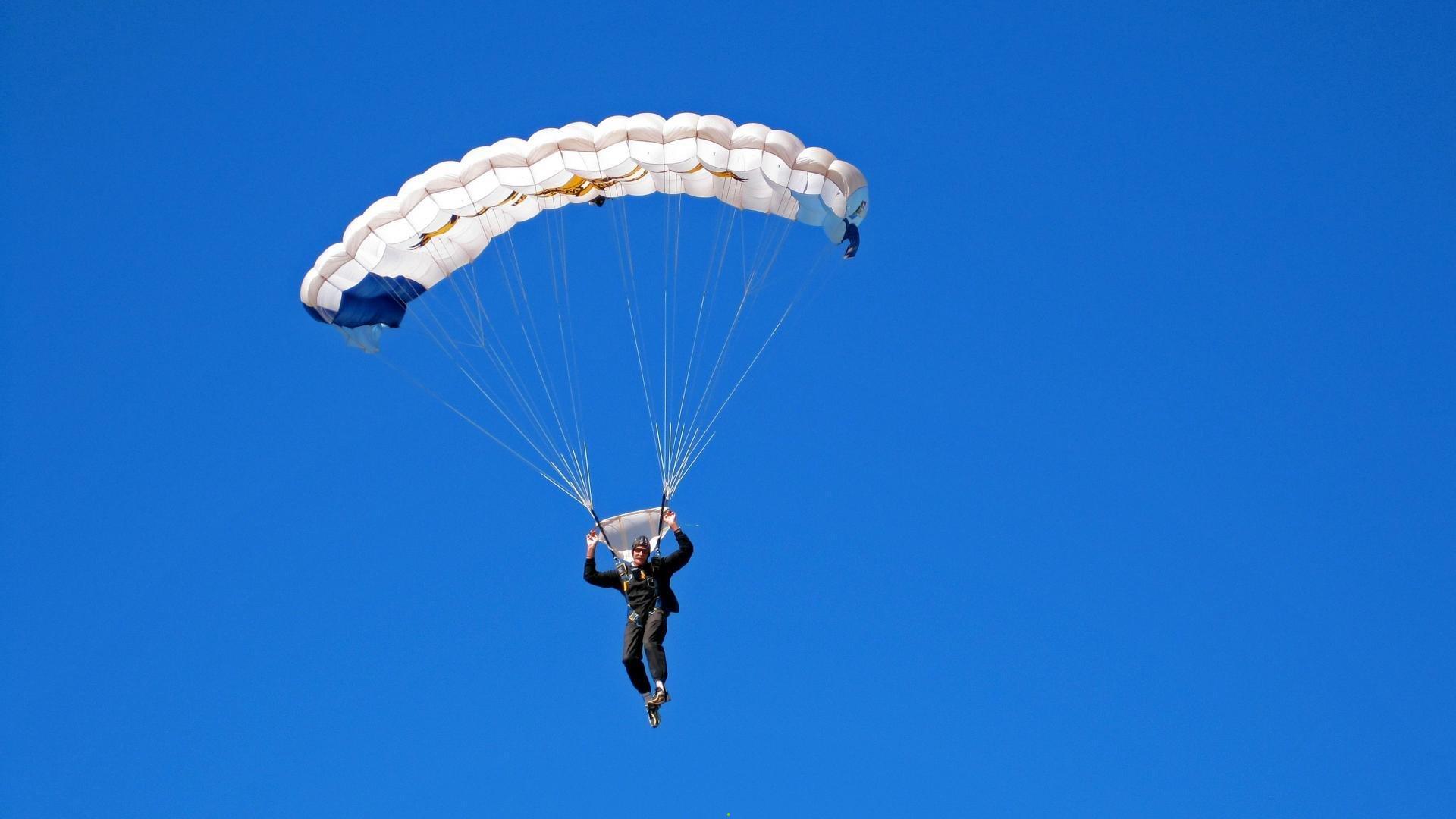 阿尔卡拉斯强势晋级温网四强 新生代天王再展王者风范