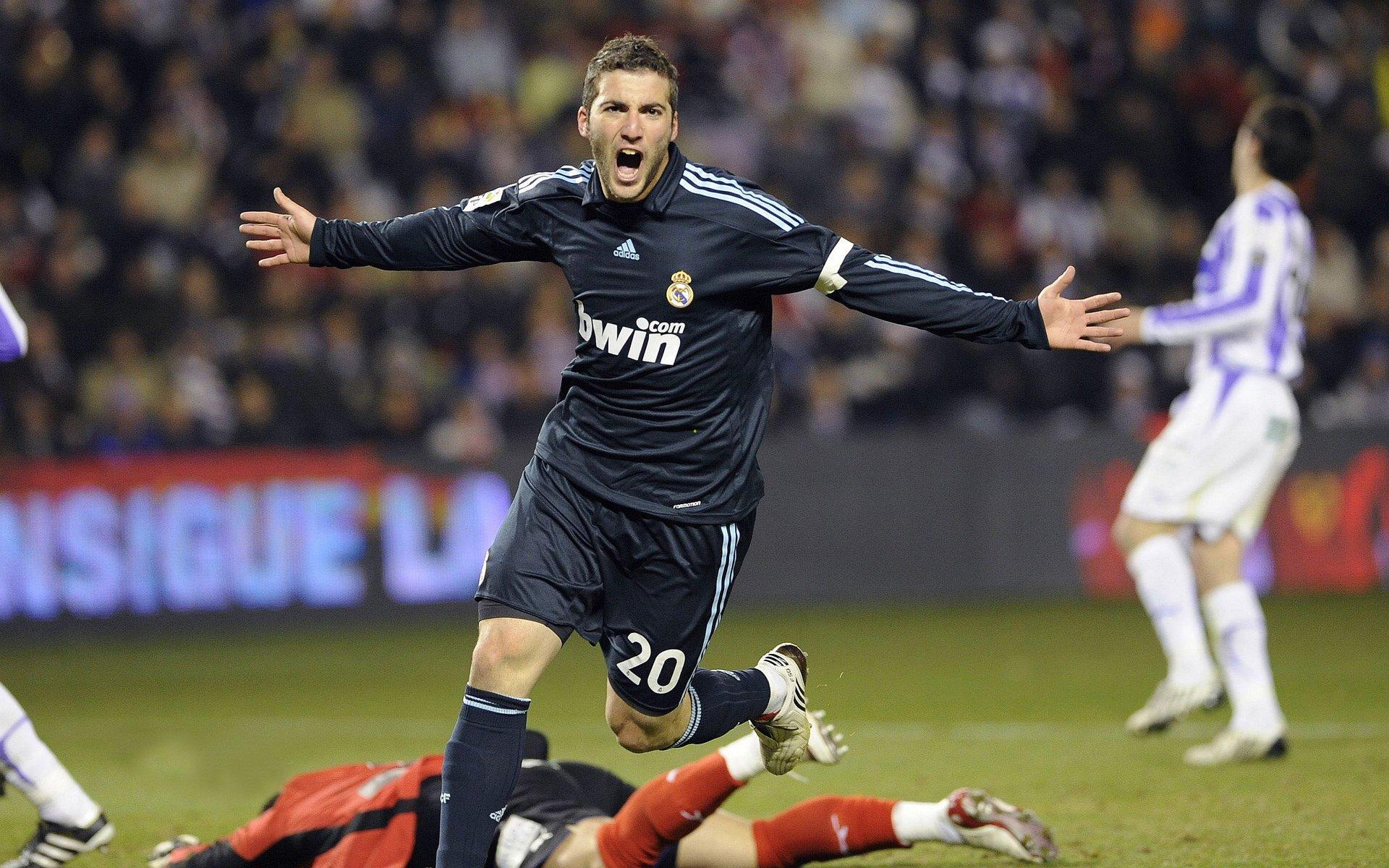 皇家马德里与巴塞罗那上演巅峰对决,西甲冠军悬念再起