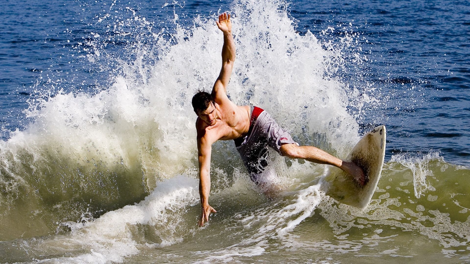 纳达尔关键破发点力挽狂澜 挺进法网半决赛