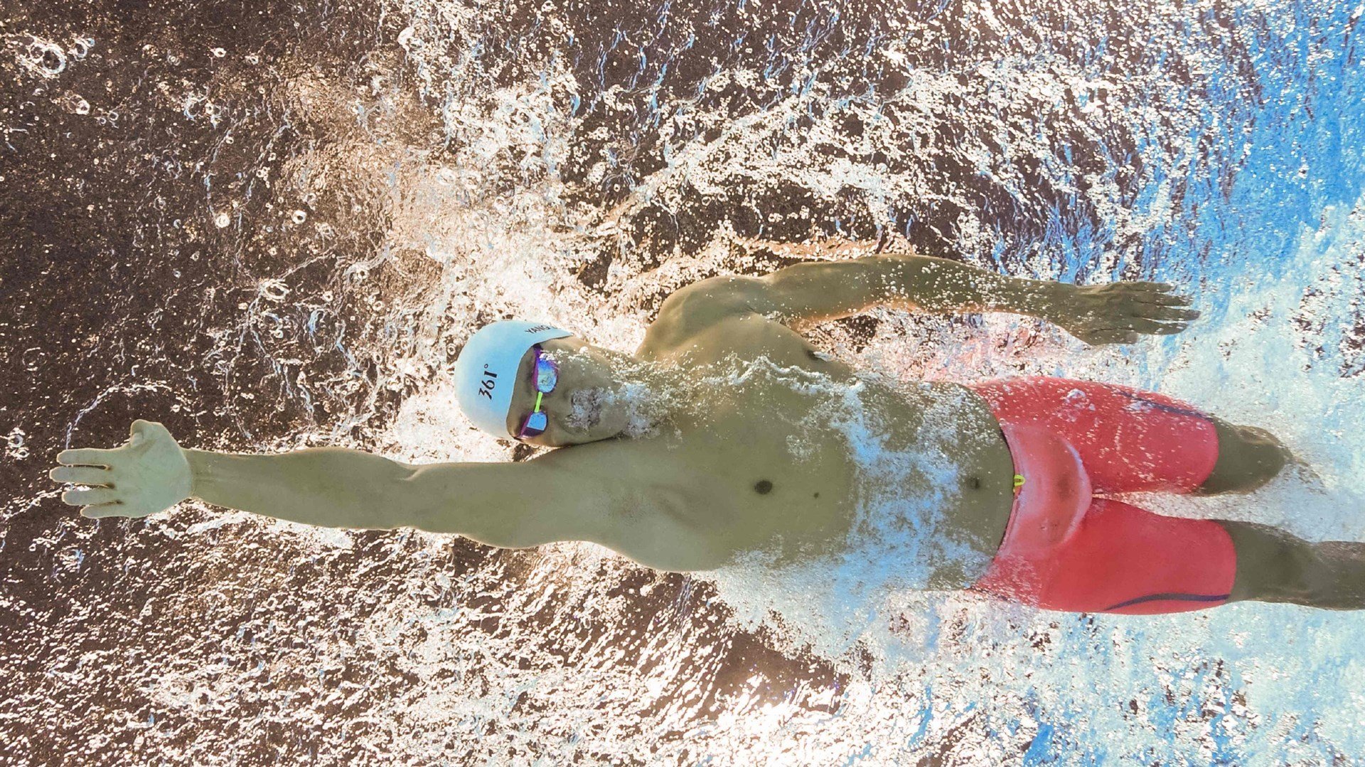 梅西第七次捧起金球奖 刷新历史纪录再创传奇